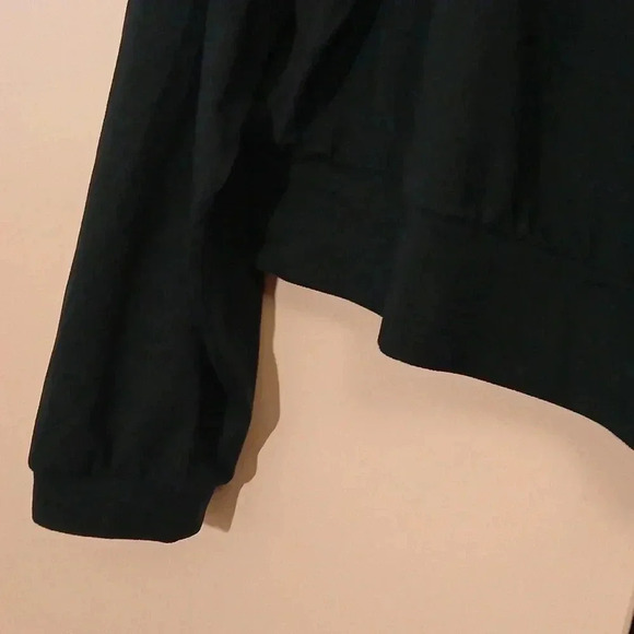 Dark green long sleeve Active  Wear - Picture 9 of 12